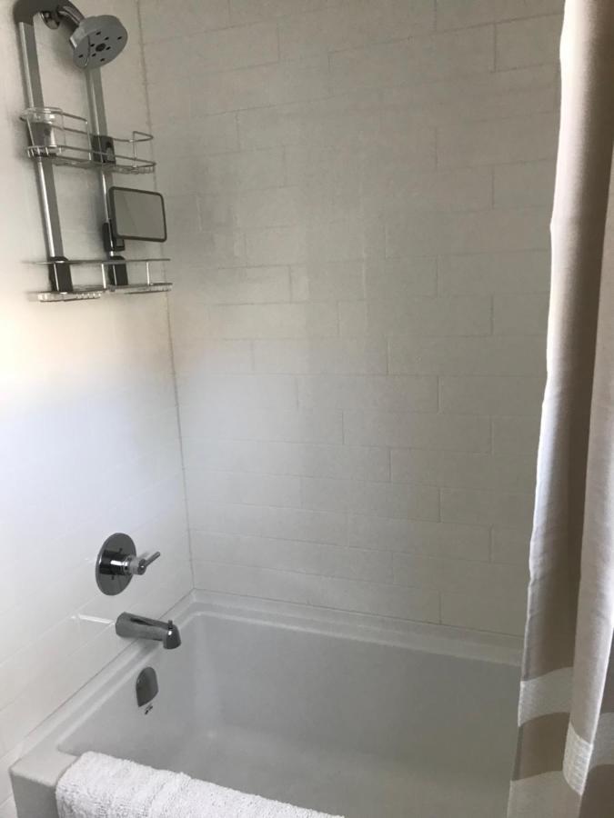 Your Home Away From Home Kelowna Luaran gambar