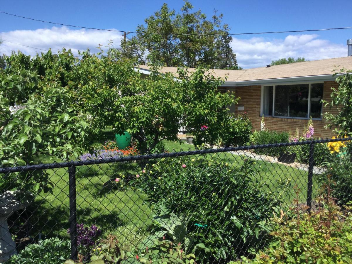 Your Home Away From Home Kelowna Luaran gambar
